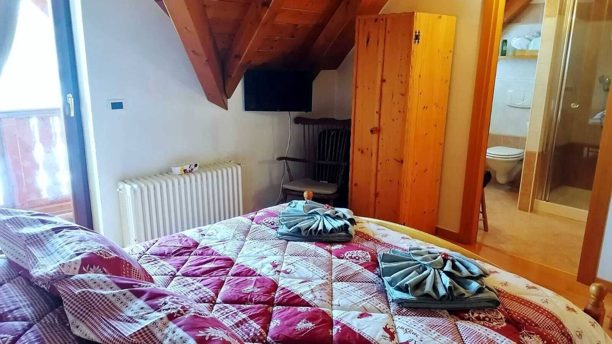 Tarvisio Apartment | CASETTA CHEY -ideal for couples and families-private parking-breakfast included