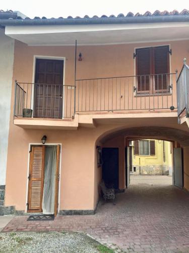 Salerano Canavese Apartment | Casetta Fiabesca near Ivrea