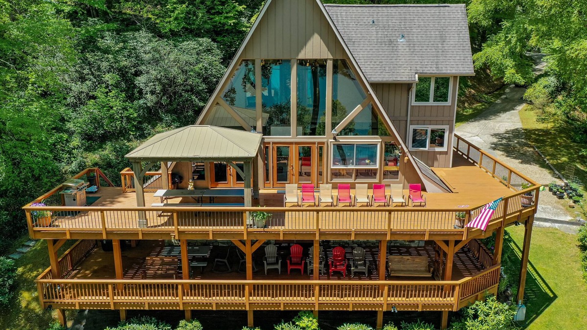 Cullowhee House | Cashiers, Lake Glenville, 3 Acres 500ft Private Beach & Dock, sleeps14,Mt View