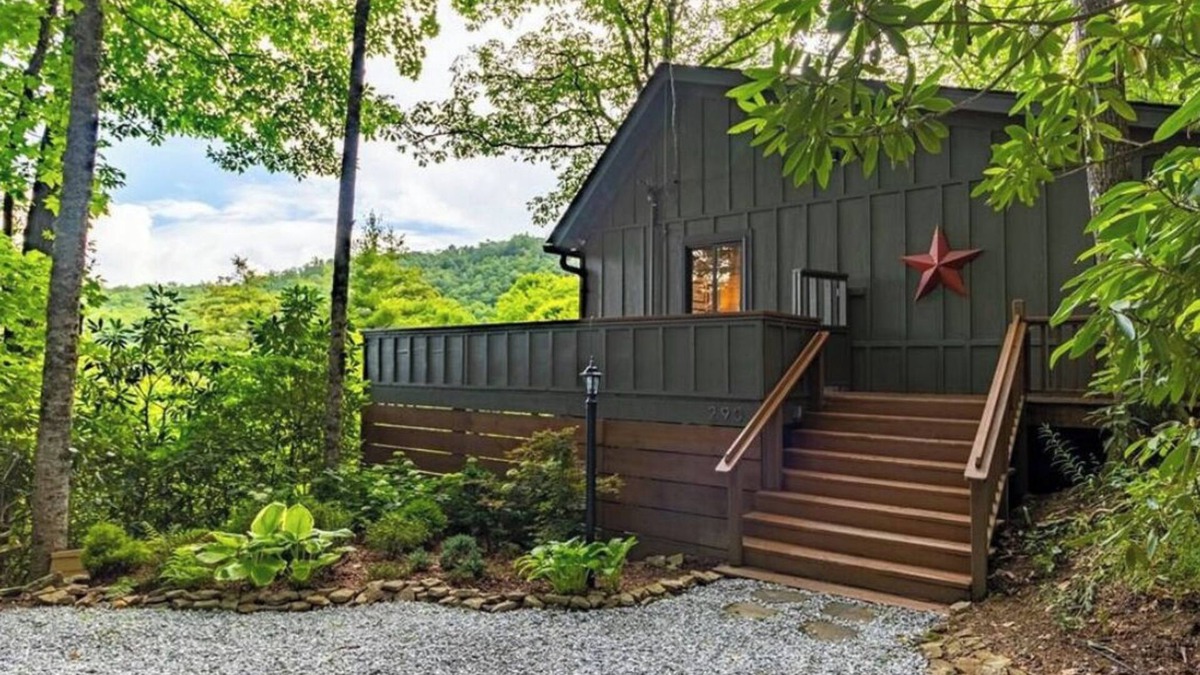 Cashiers House | Cashiers Luxe Cottage! Beautiful view and only less than a 1.5 miles to town