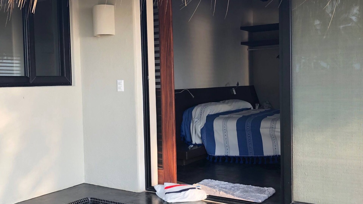Saladita House | Casita Tabachines. Cozy studio with palapa, dipping pool, walk to the break