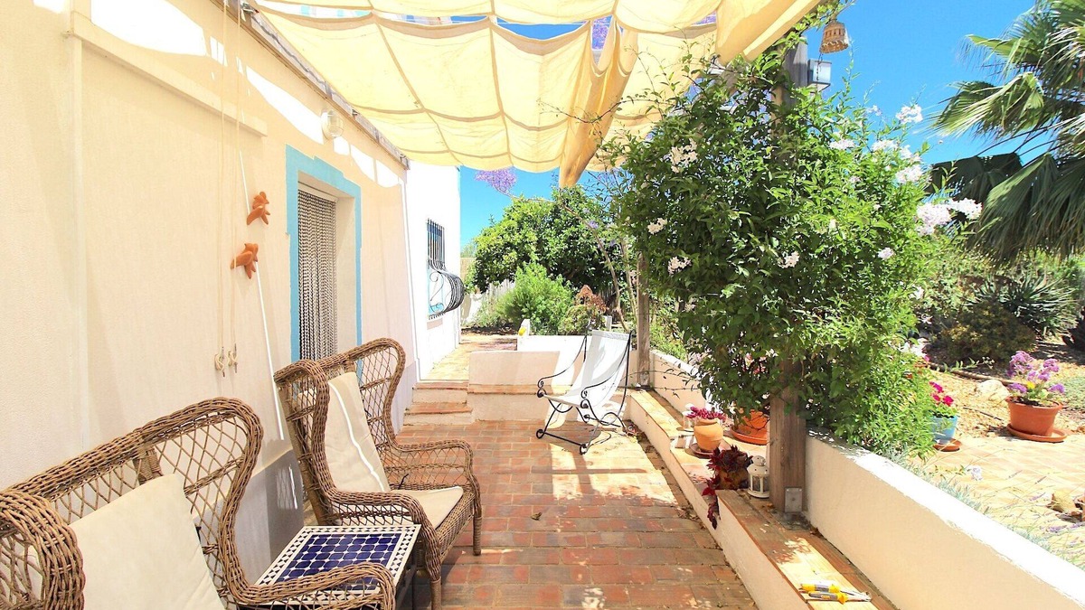 Olhao House | Casinha Formosa, a beautiful farmhouse with pool near the coast
