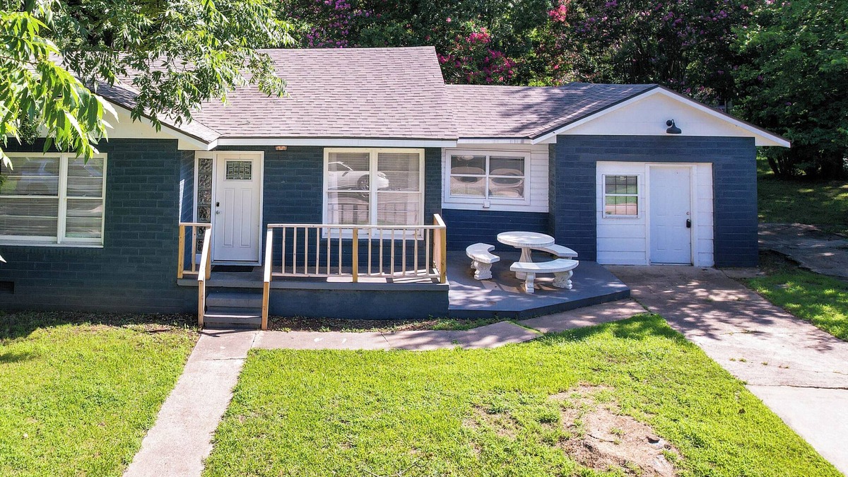 Durant House | 'Casino Cottage' Getaway: 4 Mi to Choctaw Casino!