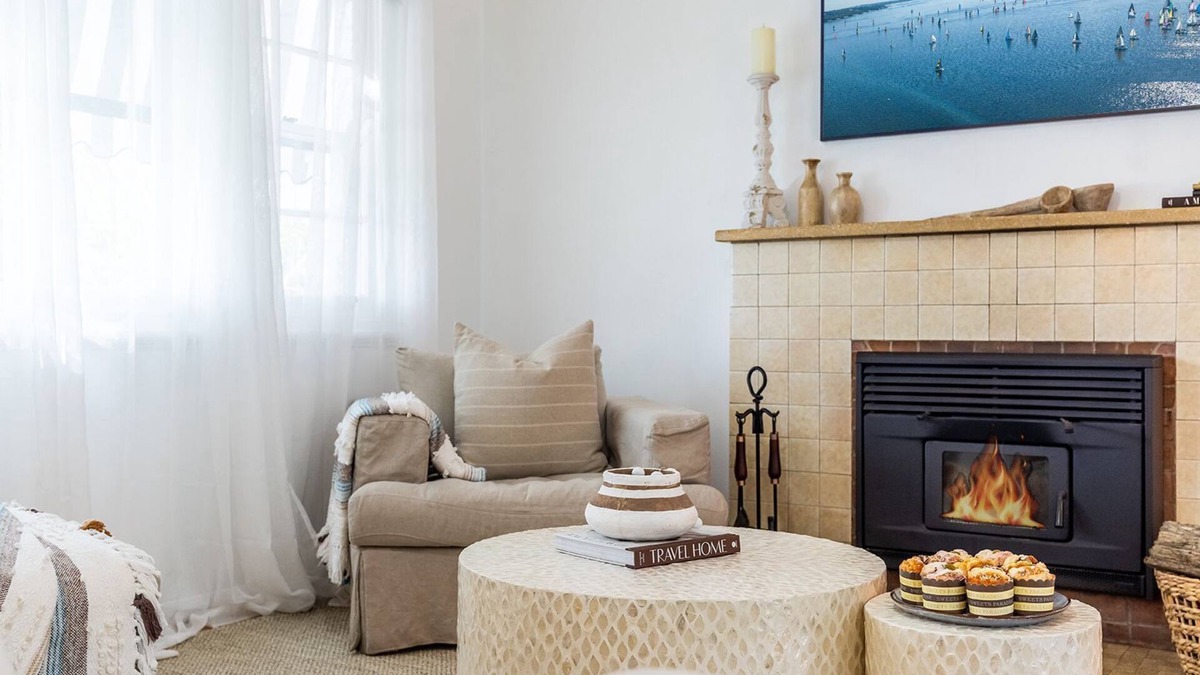 Shoal Bay House | Casita, 20 Tomaree Road - great pet friendly property with WiFi & Air Conditioning
