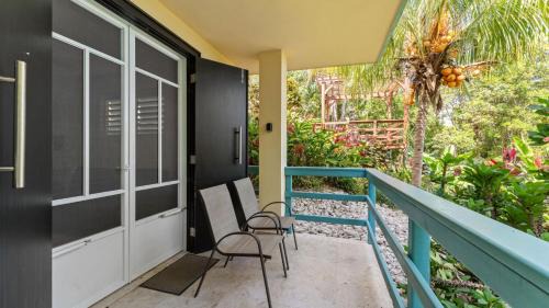 Puntas Apartment | Casita 3 at Ceiba Tree Inn. Tranquility with Garden Views and Pergola with Ocean Overlook
