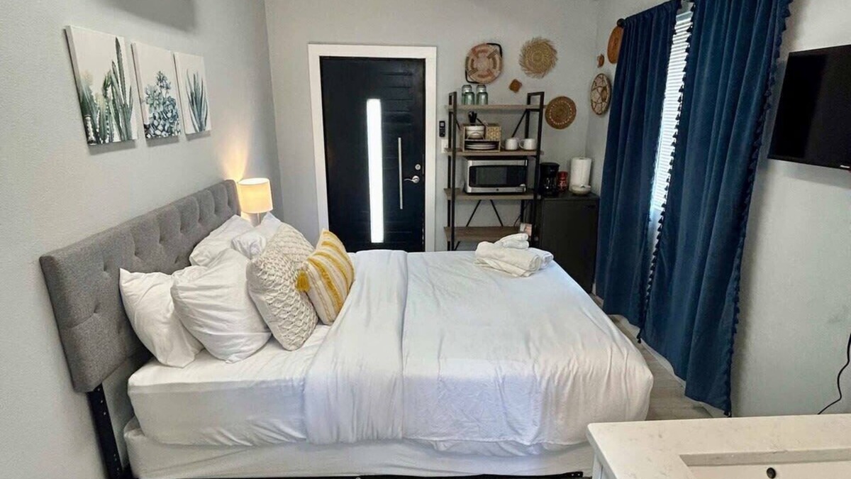Northwest Los Angeles Heights Apartment | Casita -Mins to Downtown! Serene at Santa Monica