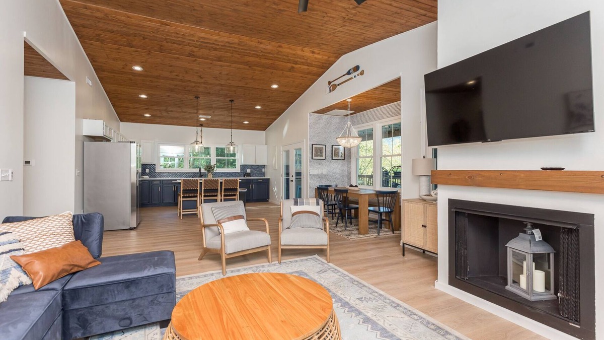 Shenandoah House | Castaway Cottage River Vibes Riverfront with amazing views of Shen River Fire Pit New Construction
