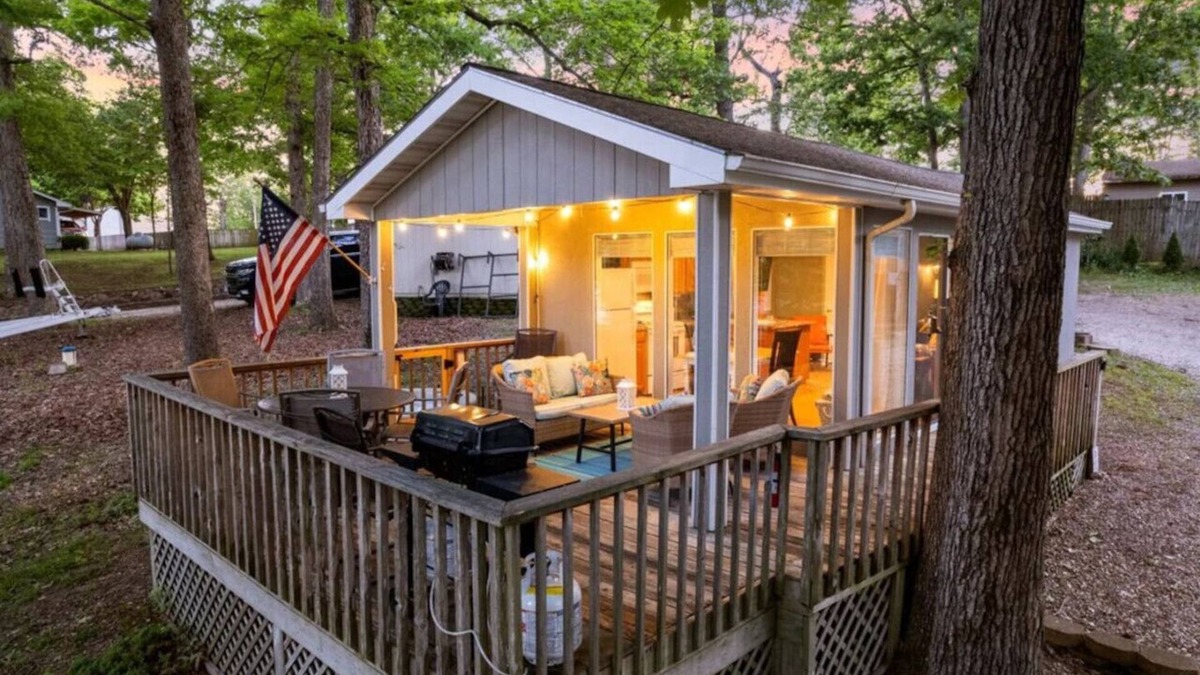 Sunrise Beach Cabin | Castaway- Hot Tub, Kayak, Boat Slip, Pet Friendly
