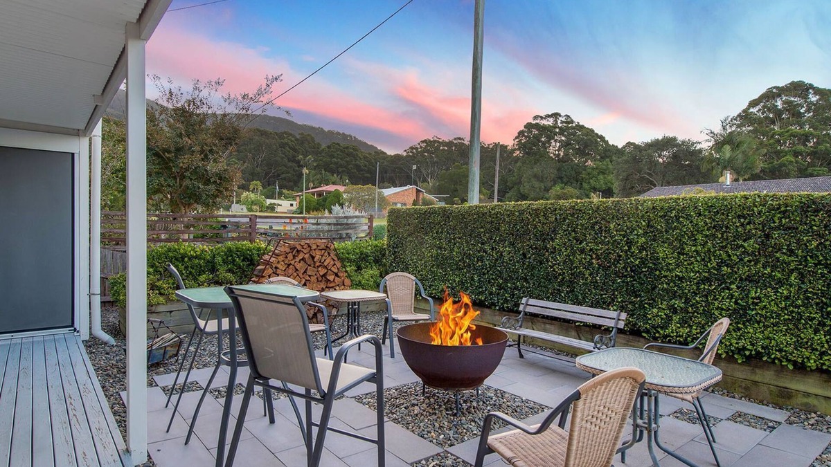 Laurieton House | Castaway - Your mountain retreat with lake views