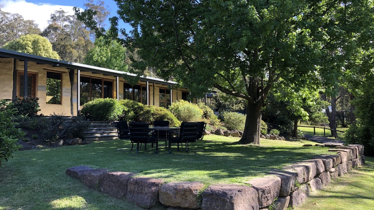 Castella House | Castella Country Retreat- Rustic Charm in the Heart of Yarra Valley Wine Country