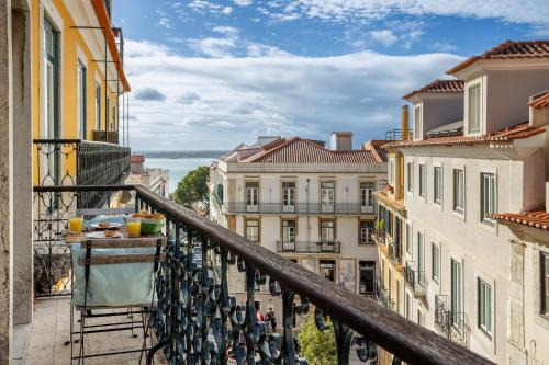 Santa Maria Maior Apartment | Castelo Apartment - Beautiful Balcony View