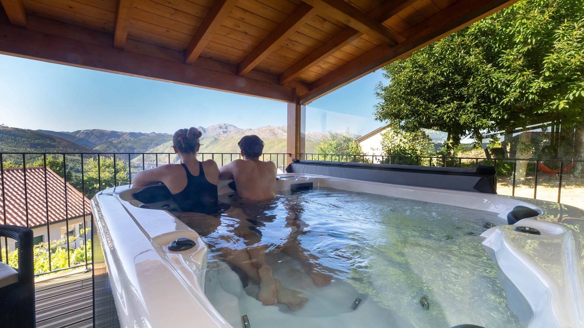 Lindoso House | Castelo Gerês | Exquisite Eco-Cottage - jacuzzi