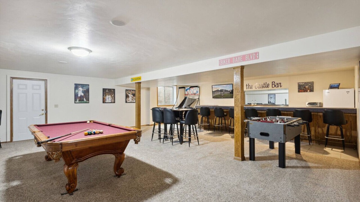 Ashwaubenon House | Castle at Castlebar- Bar/Game room- Draft Rental