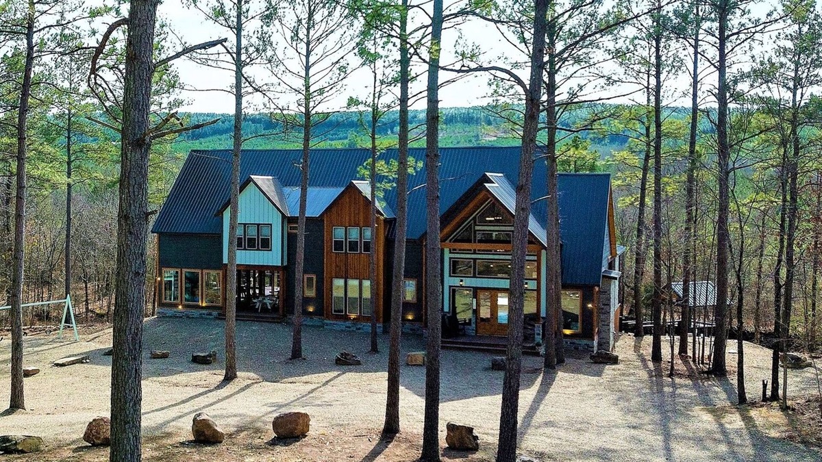 Pickens Cabin | CASTLE BLACK-SECLUDED ULTRA HIGH LUXE CABIN ON THE CREEK| 8 BEDROOMS
