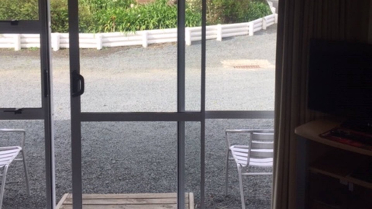 Wellsford Hotel | Castle Court Motel