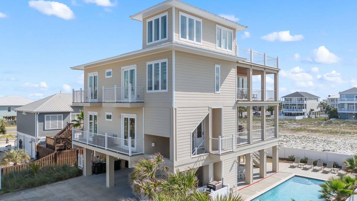 Villa Primera House | Castle de Playa 🌊 Gulf-View Estate w/Pool, Rooftop Deck + Elevator