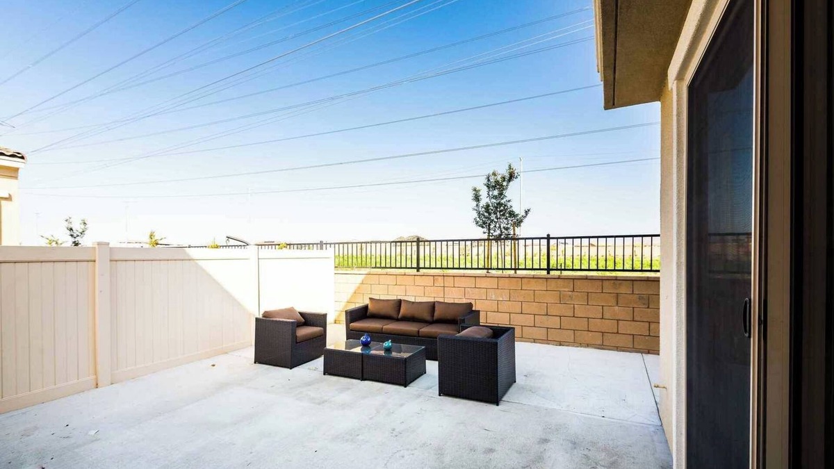 Ontario House | Castle on South Monarch Pl #41414