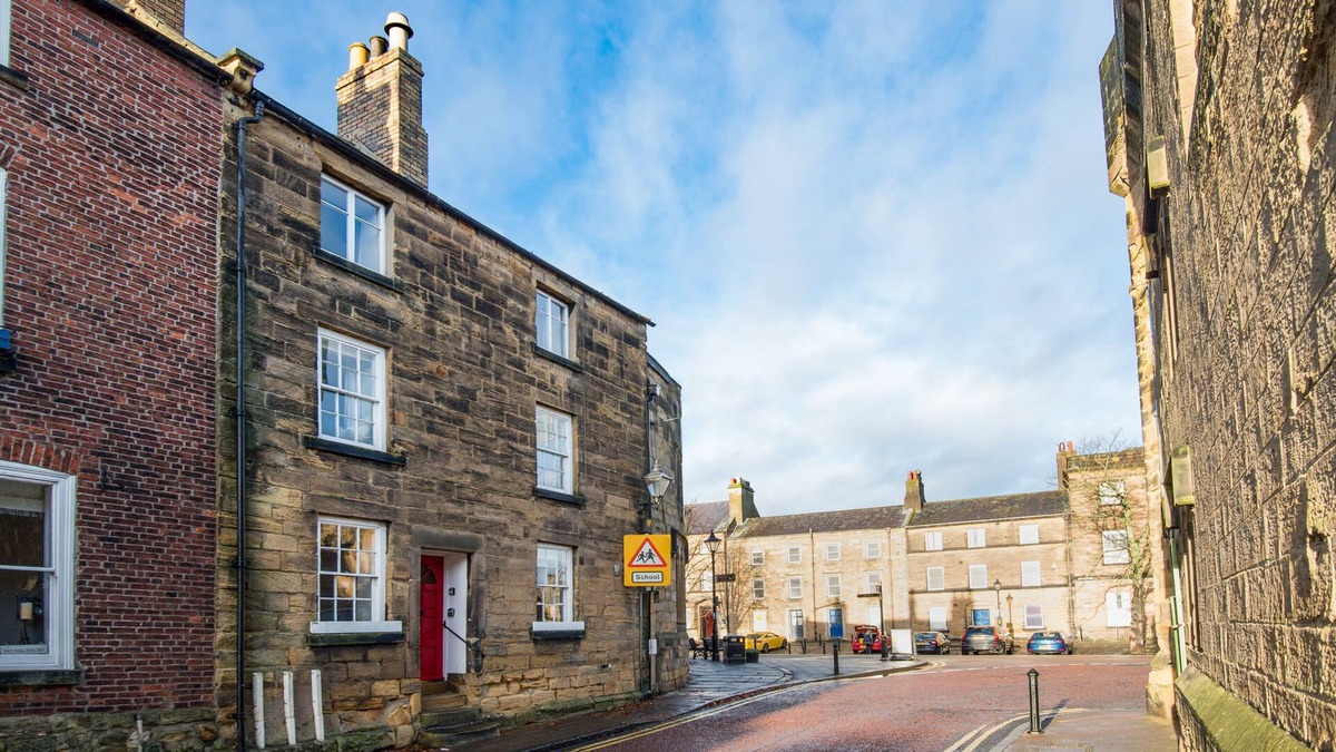 South Charlton Apartment | Castle Retreat, luxury 1-bed apartment right opposite Alnwick Castle