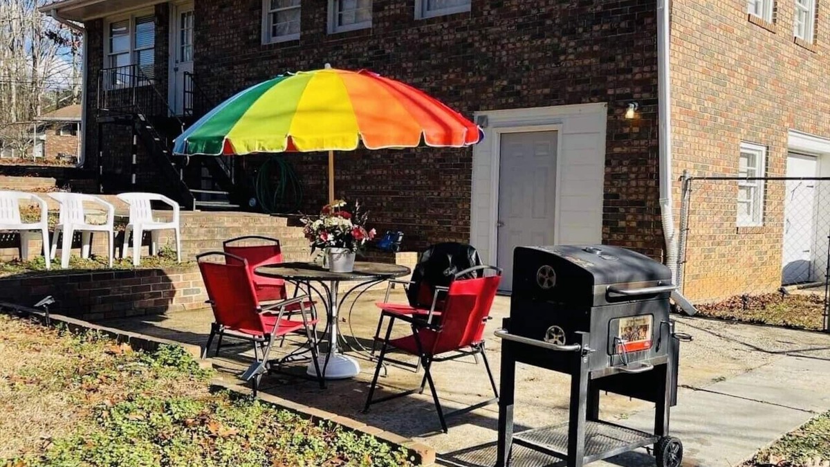 Morrow House | 🏰 Castle 🏰 Spacious Luxuries V- Convenience 5bdR/2.5 bT/S-Atlanta GA🛬