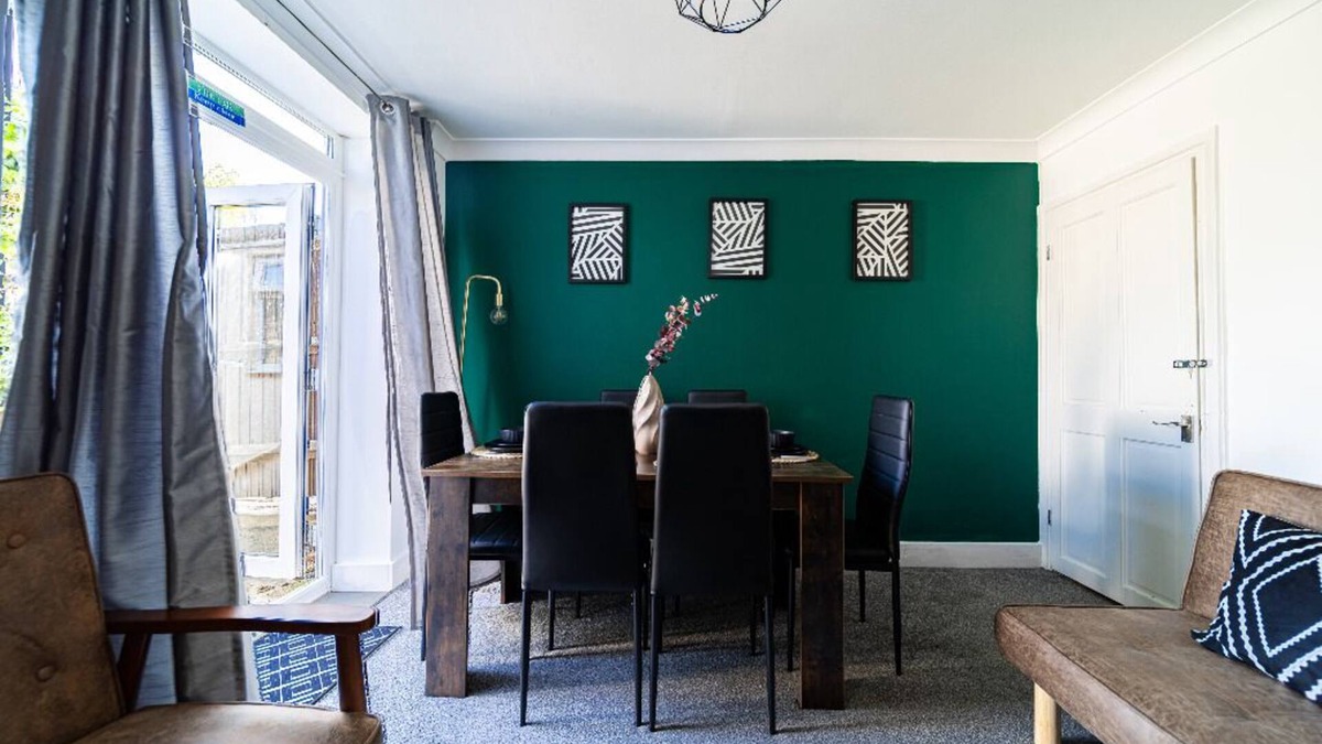 Wainscot House | Castle View Haven-Quirky and Cosy 5 Bedroom in Strood/Rochester with Castle view