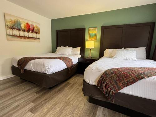 Maggie Valley Hotel | Castlewood Inn