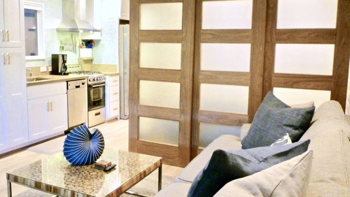 Lantern District Apartment | Catalina - Beautiful Remodel- AC, Smart TV, WiFi, W/D, BBQ-mins to Beach