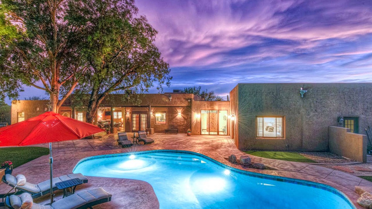 Casas Adobes House | Catalina Foothills oasis on 2.1 acres with private pool & putting green