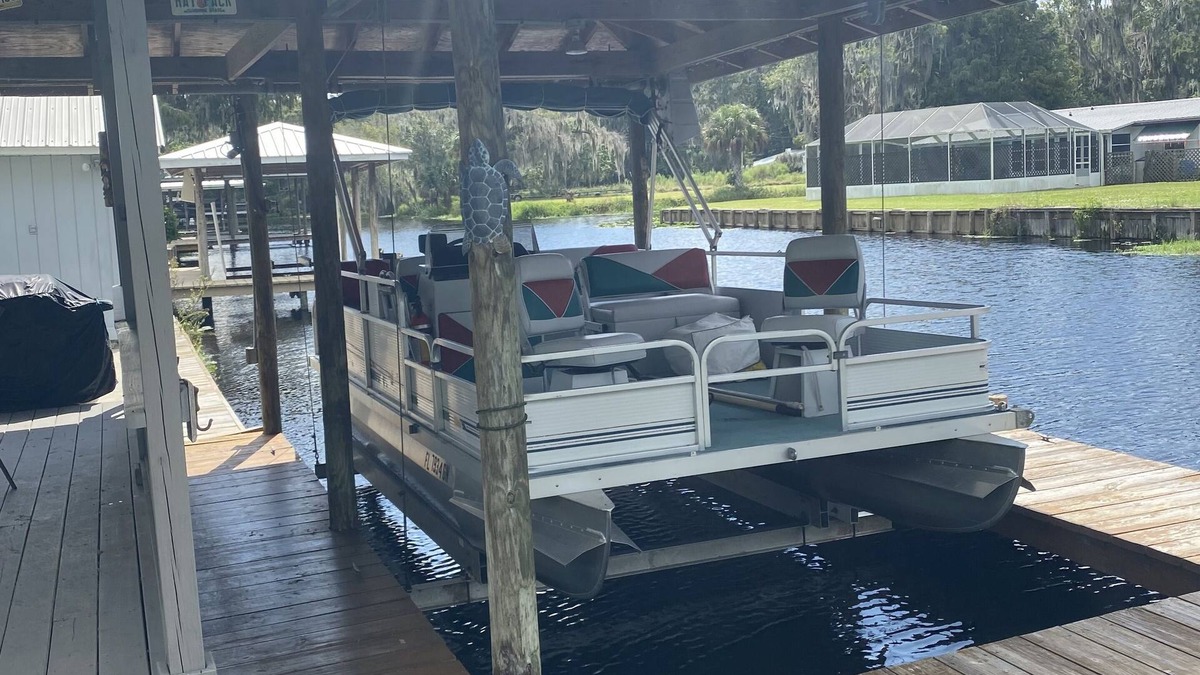Lorida House | Catch and Relax…away from it all but close enough to everything. little Gem!