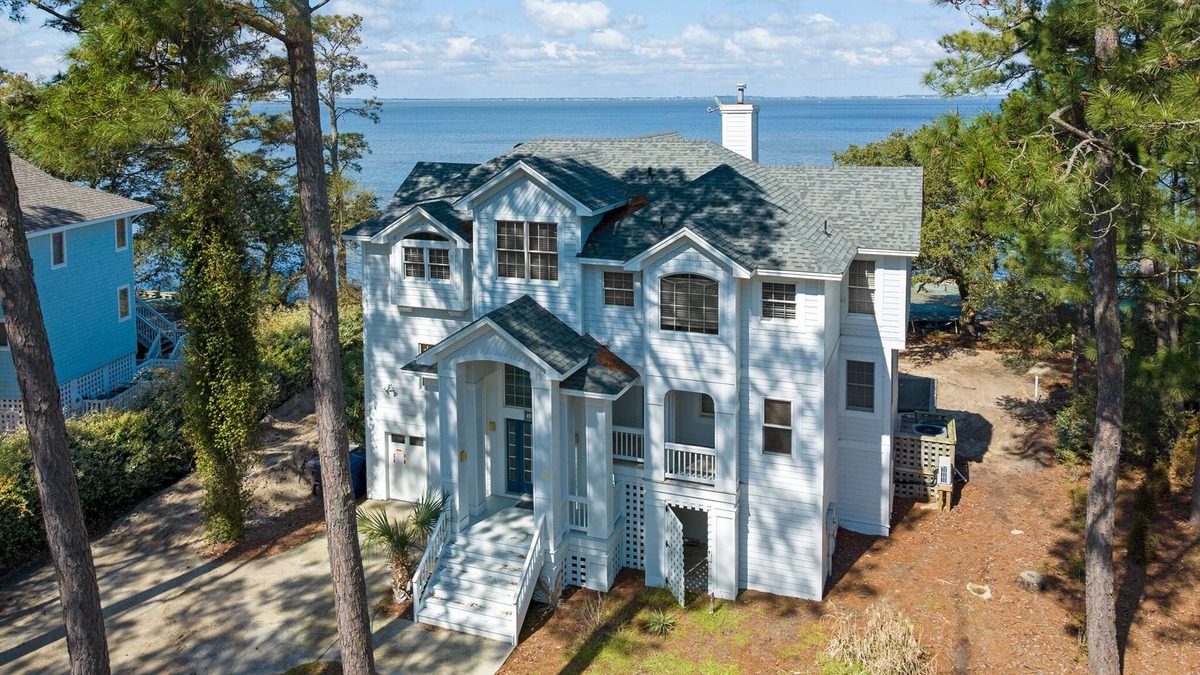 Corolla Light House | Catch N Relax: Soundfront | Pool/Hot Tub | Dogs OK