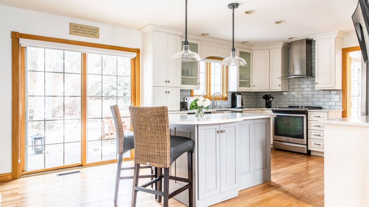 Grand Beach House | Catch the Sunset, Private Basketball Court, Hot Tub, Fire pit, Golf Cart for