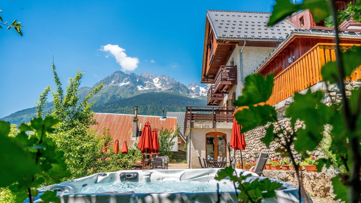 Vaujany Ski Chalet | Catered Chalet with breathtaking views