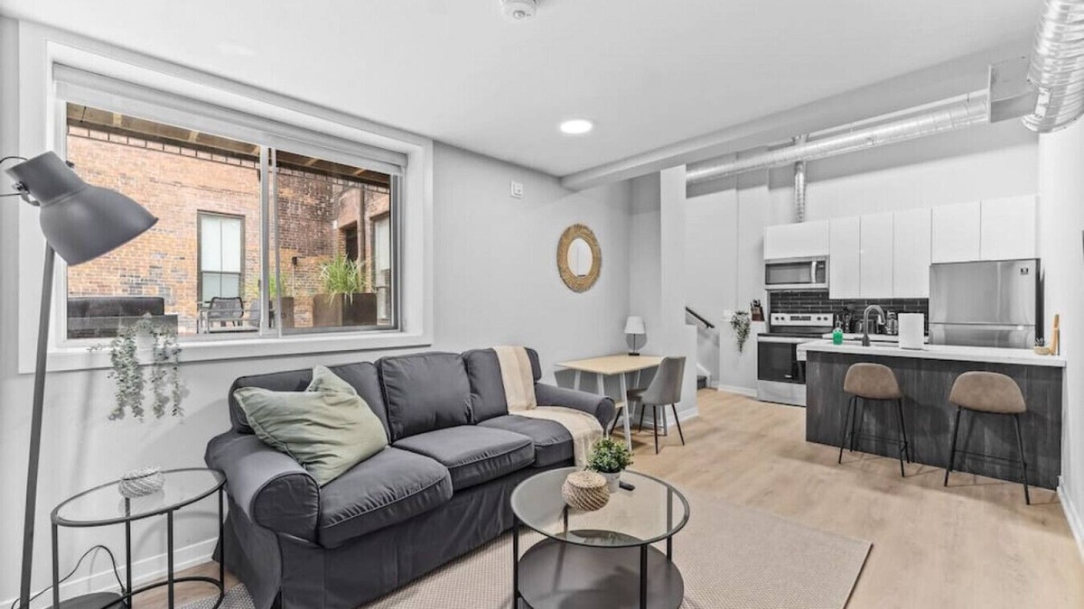 Peterborough Apartment | Cathedral Loft 2 Queen Beds DT Peterborough