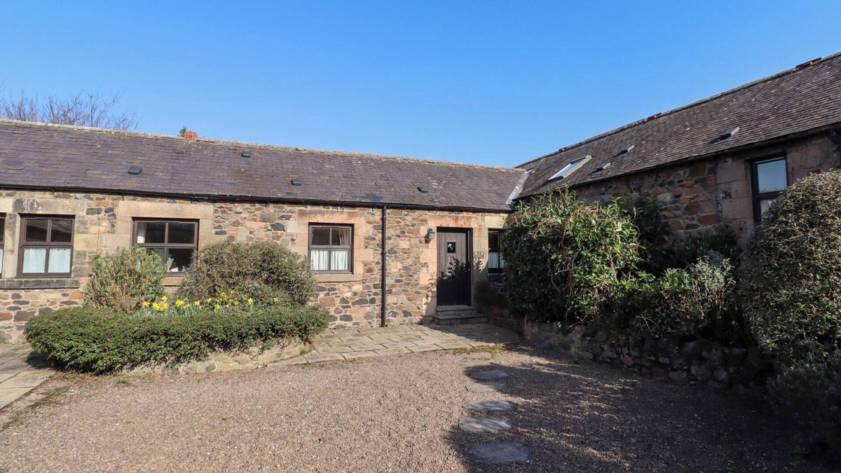 Akeld Cottage | CATKIN COTTAGE, pet friendly, character holiday cottage in Wooler