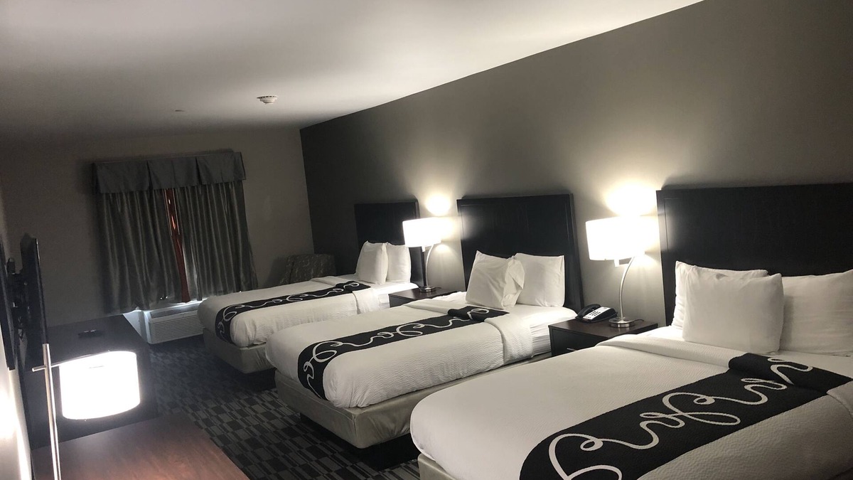 Tulsa Hotel | Catoosa Inn & Suites