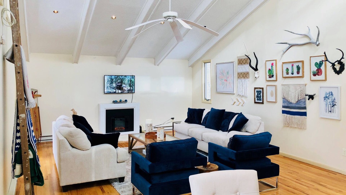 Woodridge House | Catskills Mid-Century Modern Lodge With Hot Tub