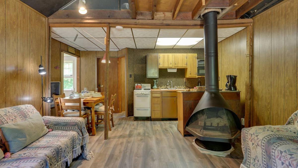Ellenville Cabin | Catskills Vacation Rental w/Creek Access!
