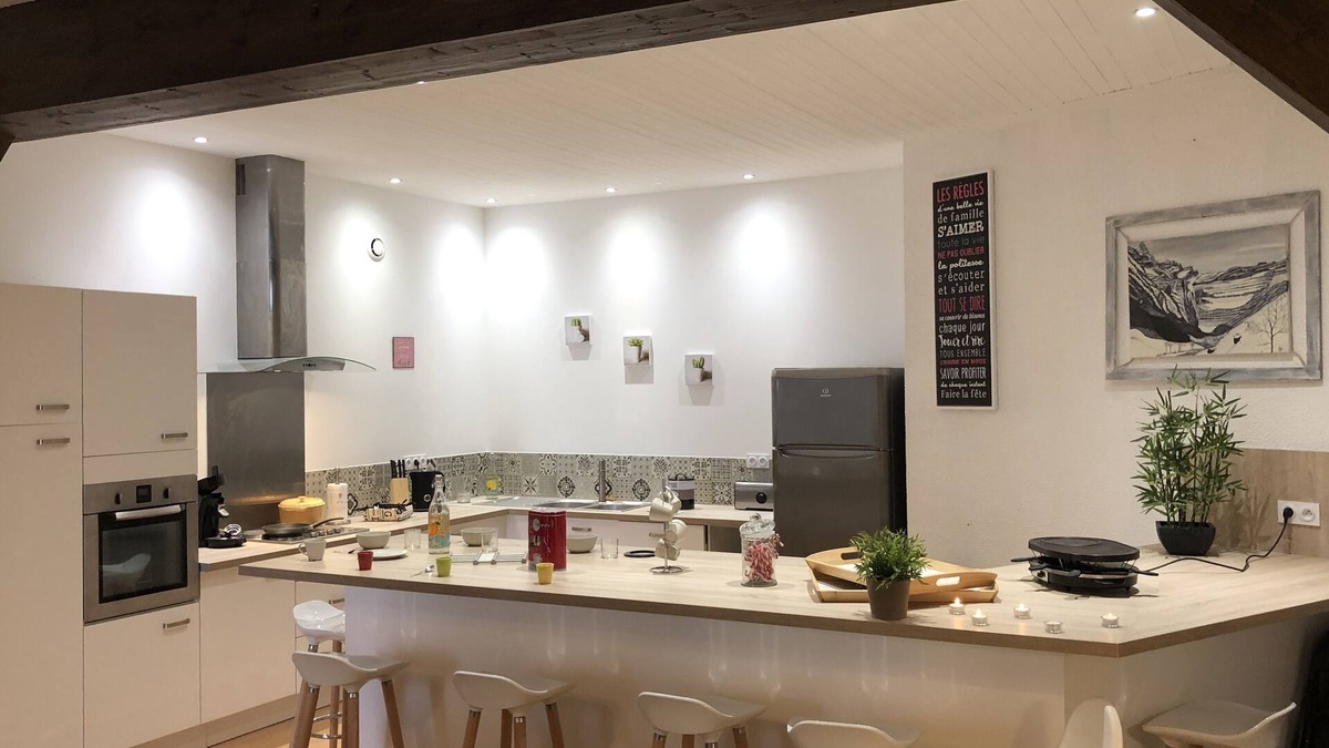 Cauterets Apartment | Cauterêts Grand Appart 130M² on the ground floor 4Ch + game room, American kitchen living room