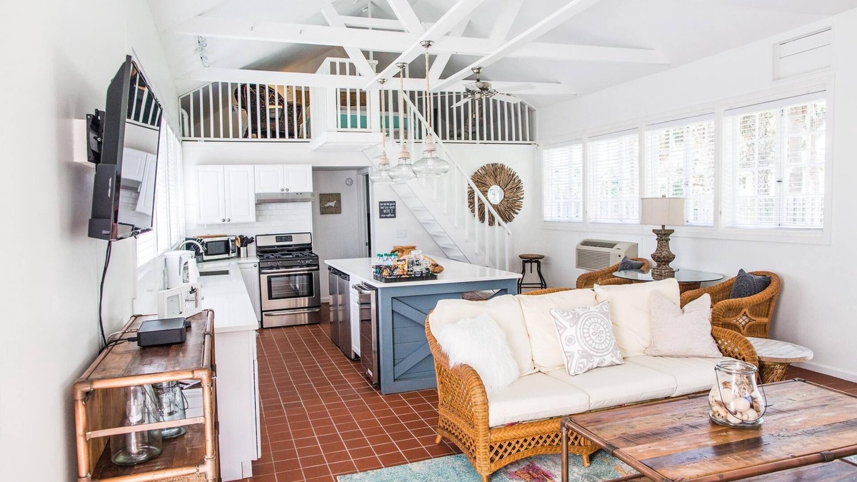 St. Augustine Beach Cottage | Cavalier Cottage at Ruby Dog on B