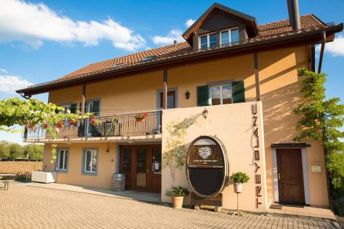Luins Bed & Breakfast | Cave Du Treyblanc
