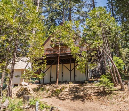West Village House | Cavu Cabin - A Classic Mountainside Escape