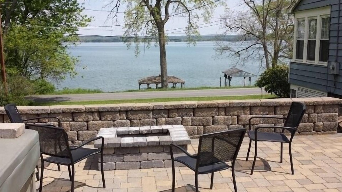 Seneca Falls House | Cayuga Lake House with Pool 5 bedroom 2 bath 2025 booking fast!