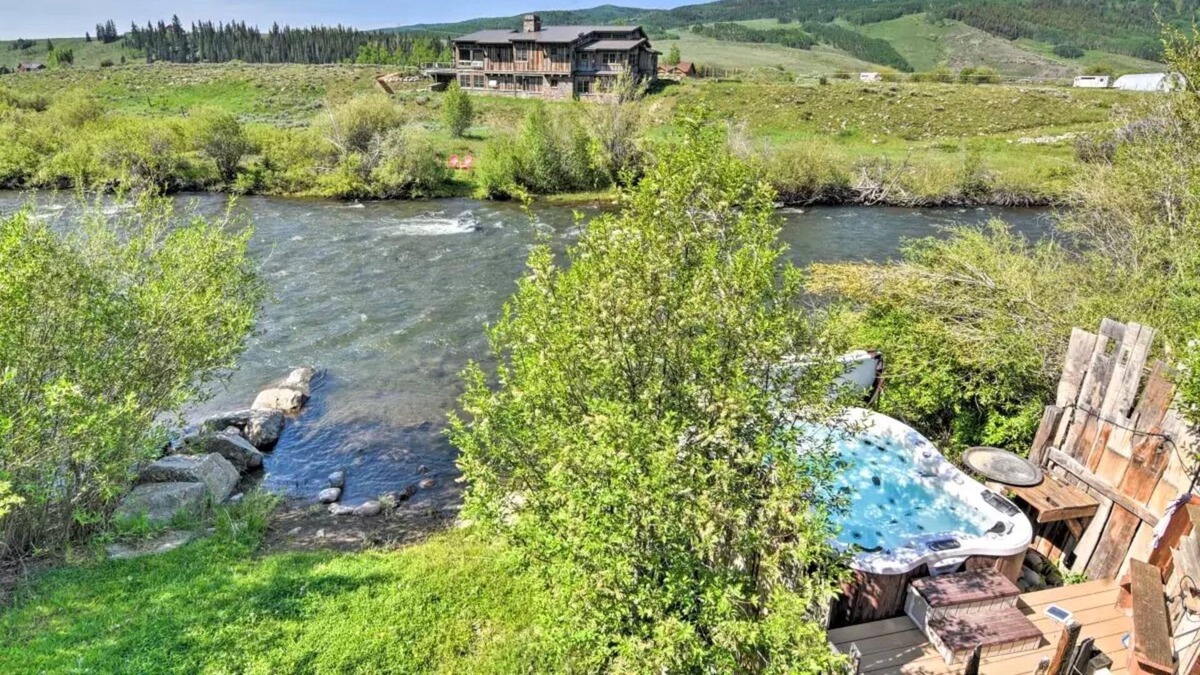 Crested Butte Cabin | CB River Cabin: Amazing Views, Quiet Location, Hot Tub on the River!
