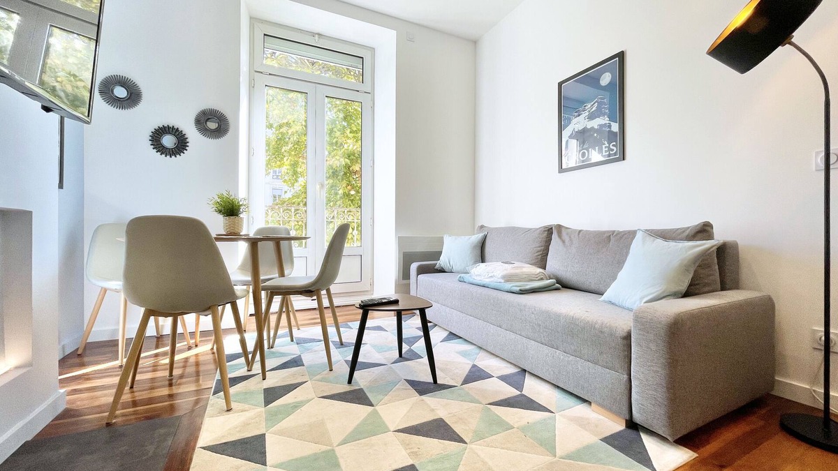 Quartier Chorier-Berriat Apartment | #CC Le Cadet 👨‍👩‍👦‍👦| Jean Jaurès | A, B and E tramway| T2 equipped