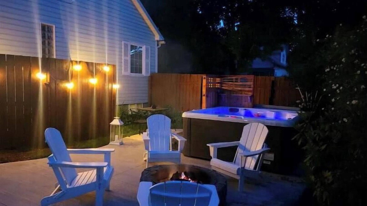 Coeur d'Alene Cottage | CDA Cottage - Downtown/Sanders Beach - Hot Tub - Fire Pit