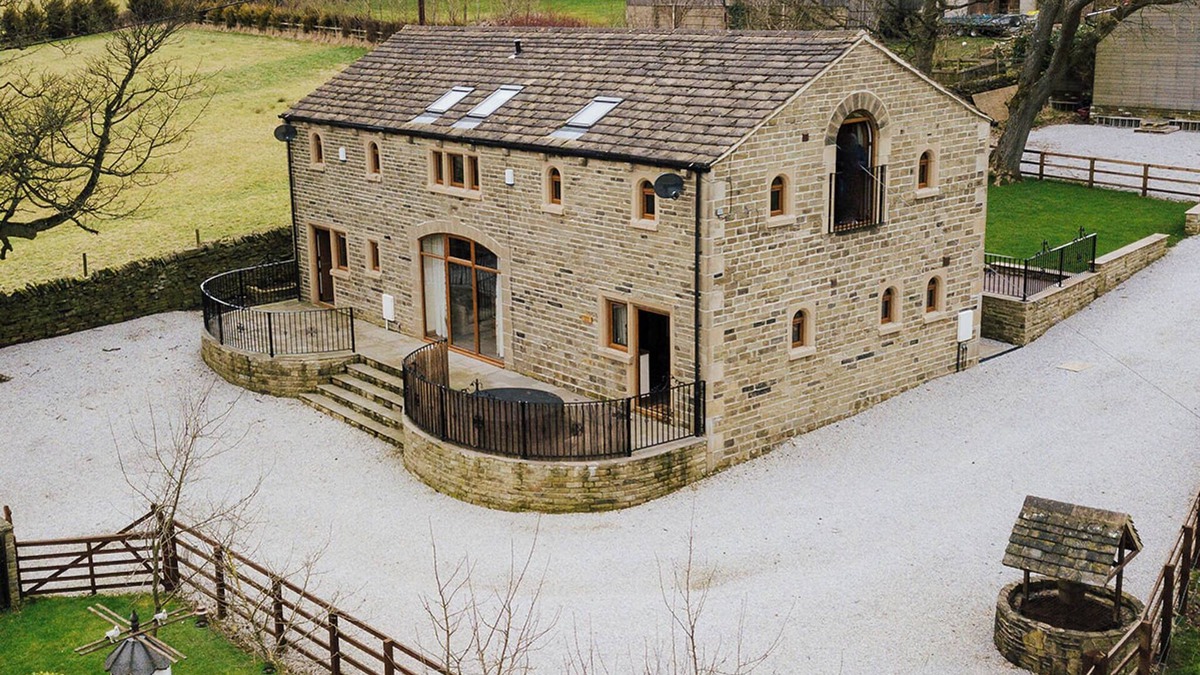 Halifax Cottage | Cedar Barn - UK33352