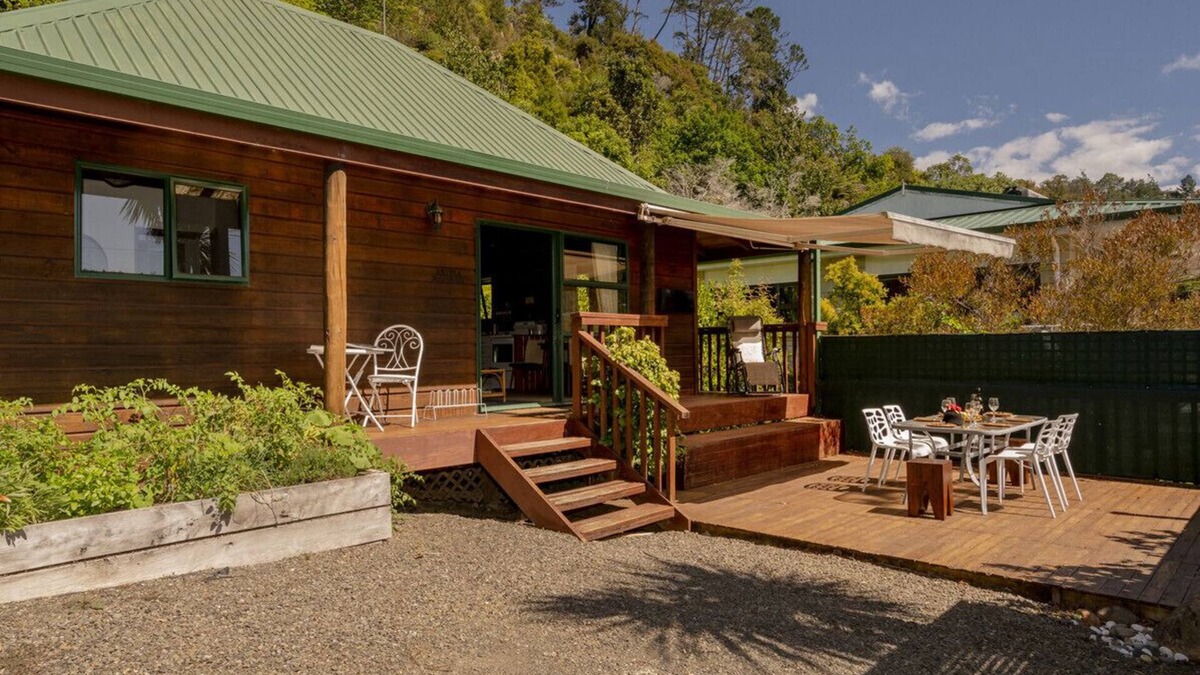 Tairua Cottage | Cedar Cottage - Tairua Holiday Home