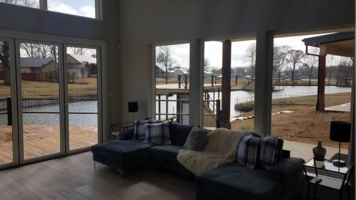 Tool House | Cedar Creek Lake Playhouse, Waterfront, EV Charger