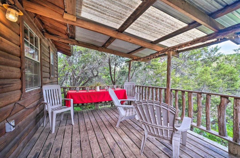 Davis House | Cedar Falls Cabin Nestled by Honey Creek