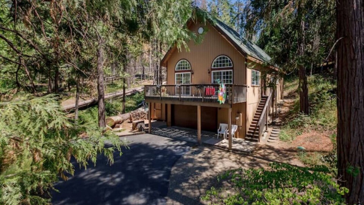 Mariposa House | Cedar Haven - A Hiker's Retreat