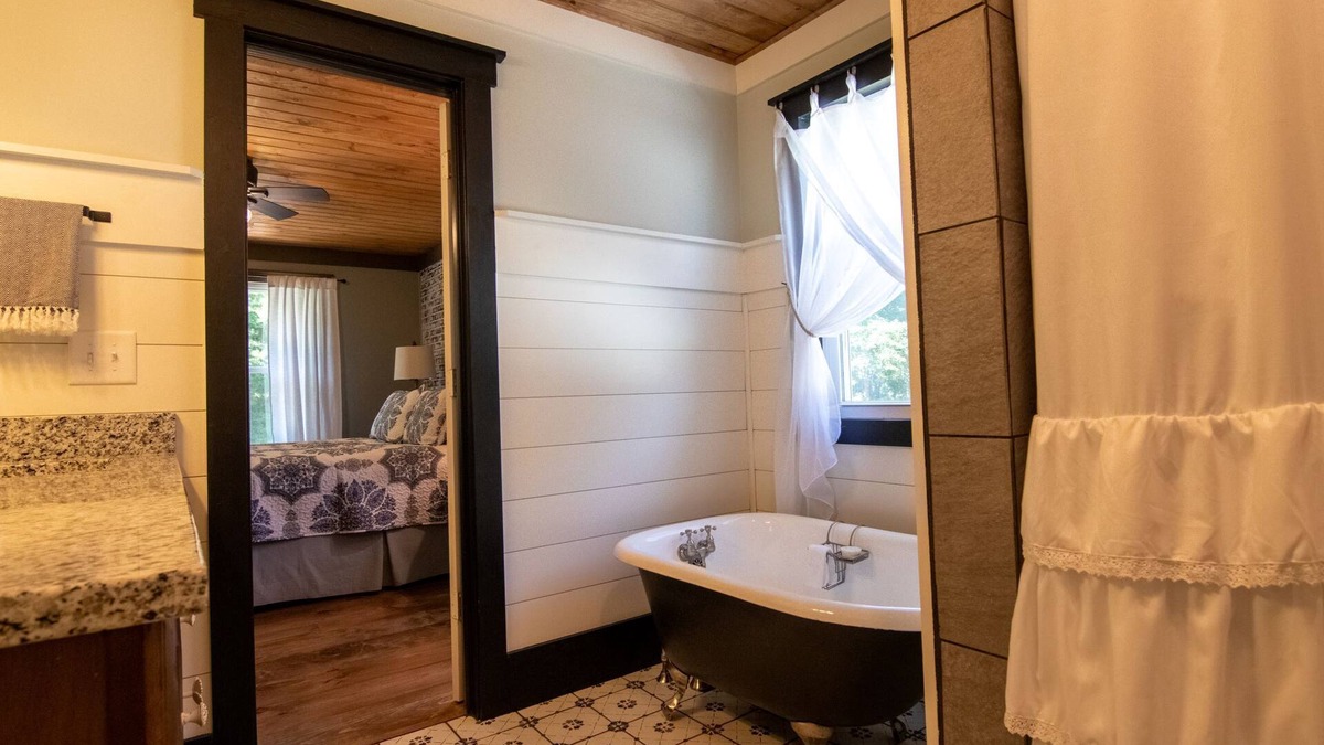 Palmetto House | Cedar Hill Cottage - Secluded farmhouse near Serenbe and Atlanta.